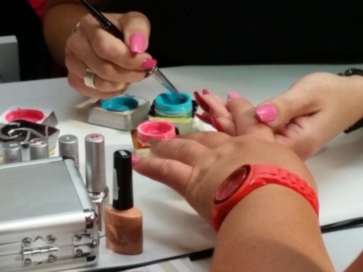 Beauty salons, pedicurists